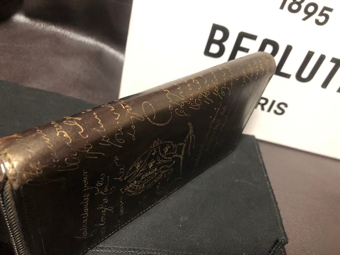 ☆ベルルッティ イタウバ　長財布　ブラック　ゴールデンパティー