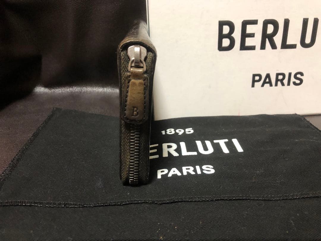 ☆ベルルッティ イタウバ　長財布　ブラック　ゴールデンパティー