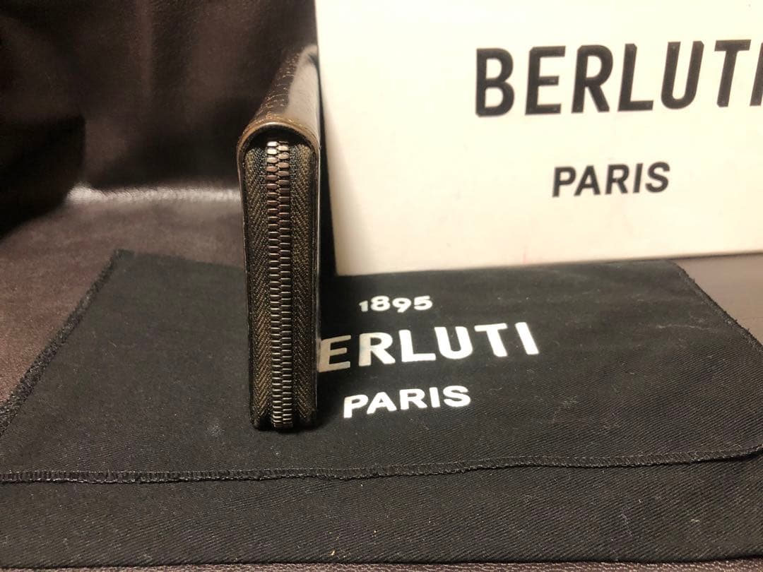 ☆ベルルッティ イタウバ　長財布　ブラック　ゴールデンパティー