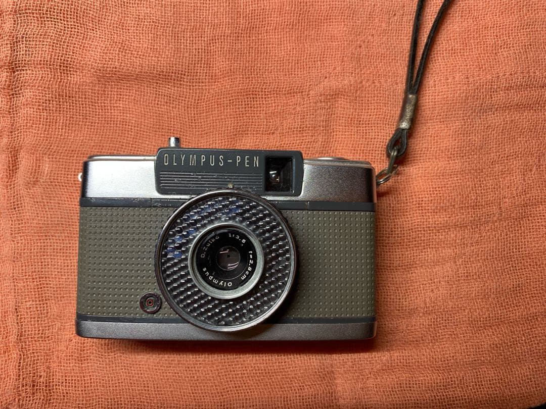 ハーフカメラ　オリンパス　PEN-EE （完全駆動品）