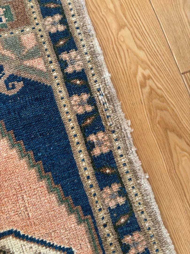 値下げ！トルコヴィンテージラグ　53×101 ネイビー&ピーチカラー