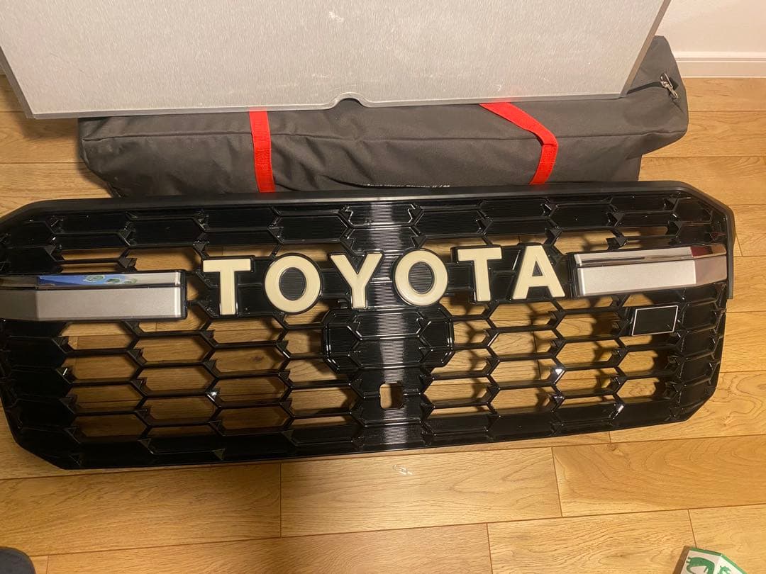 ランクル300 GR グリル　マーカー付き