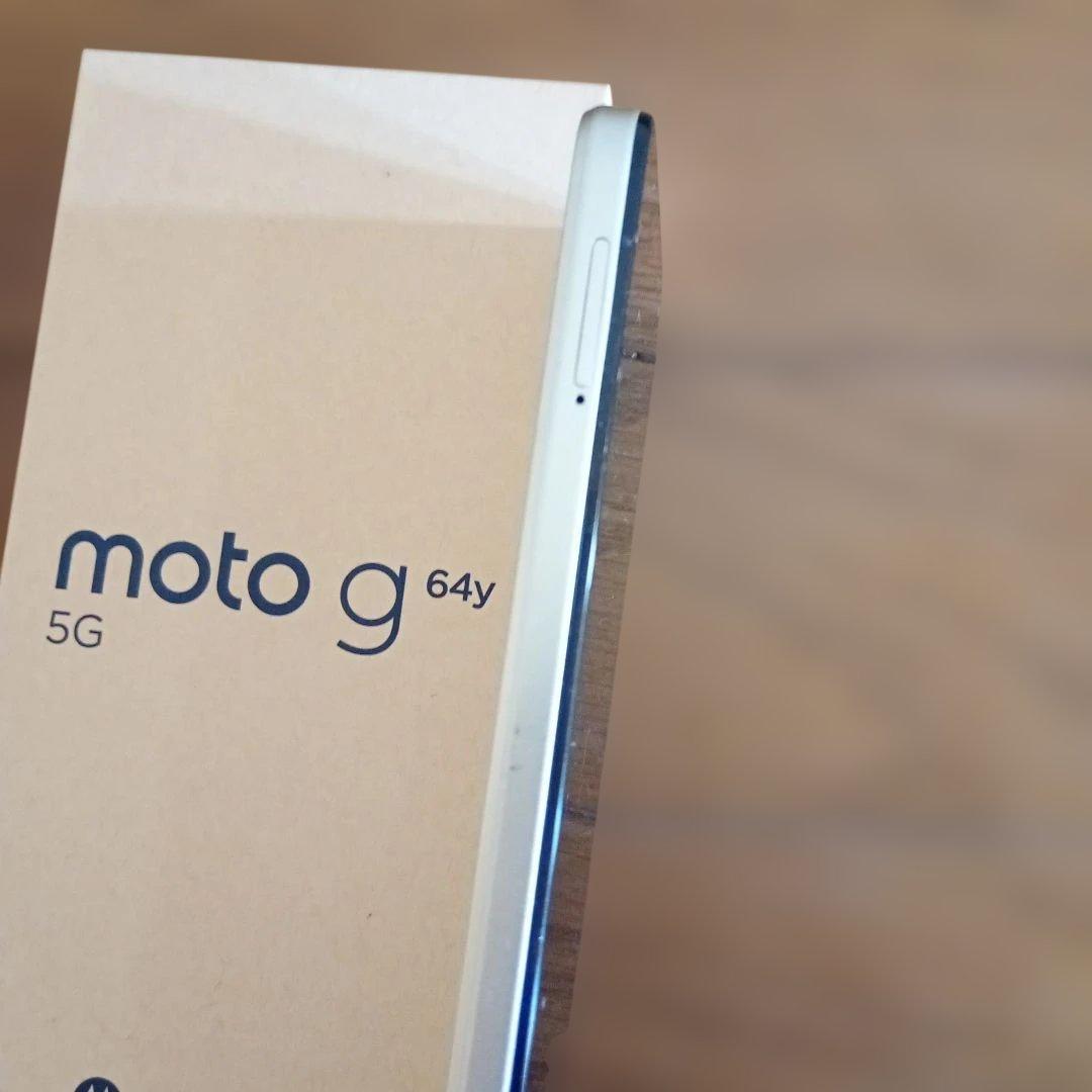 新品同様moto g 64y 5G motorola シムフリー　eシム利用可能