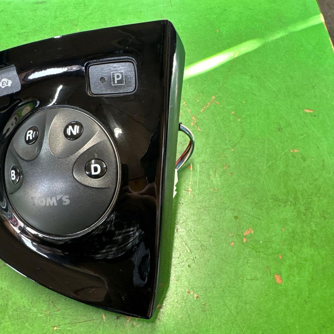 トヨタ　プリウス30 TOM'S シフトスイッチ　中古品
