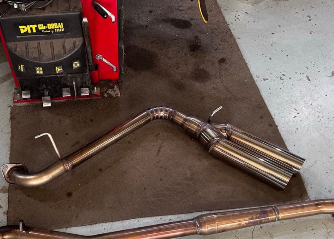 GR86 BRZ 86 ZN6、8ワンオフデュアルマフラー　出口φ90 右出し用