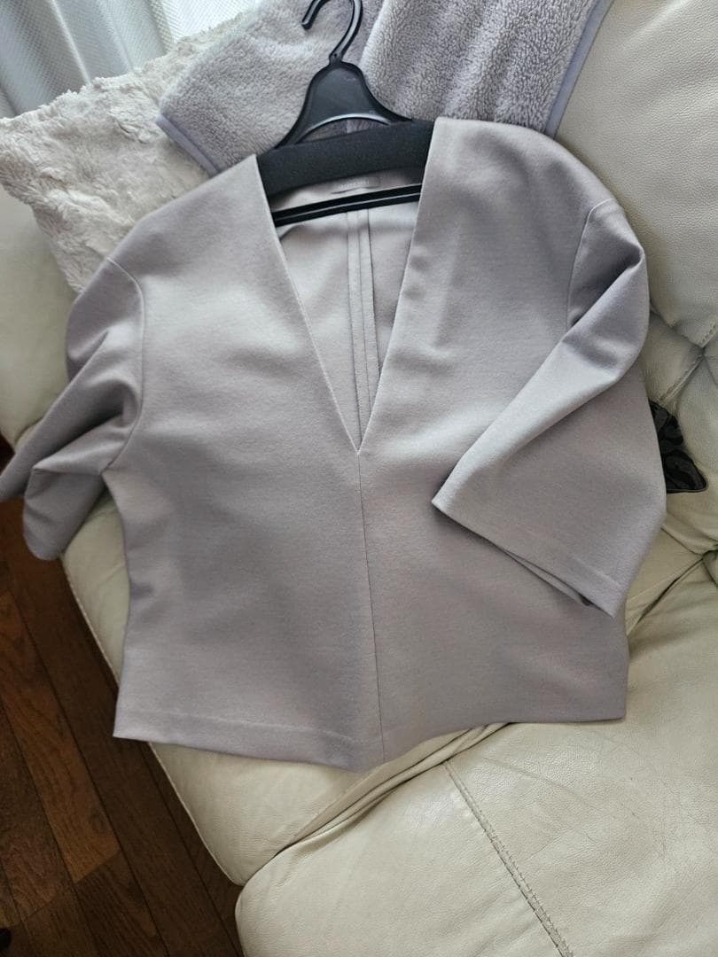 ◆theory luxe 24AW 【未使用】Vネックトップス 3,5万 秋準備