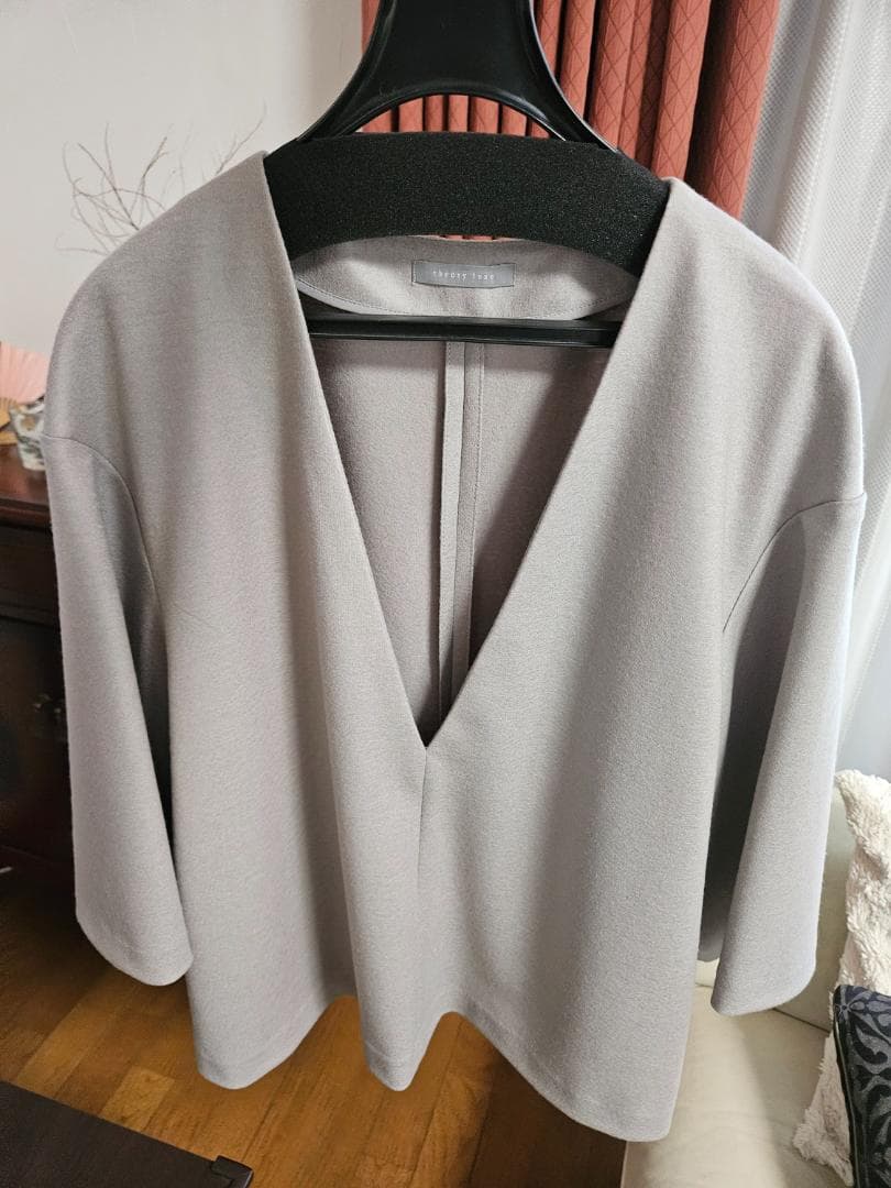 ◆theory luxe 24AW 【未使用】Vネックトップス 3,5万 秋準備