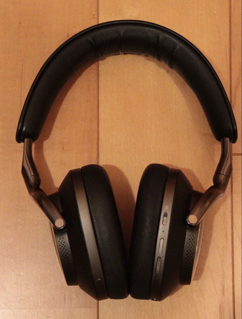 Bowers & Wilkins Px8 ワイヤレスヘッドホン