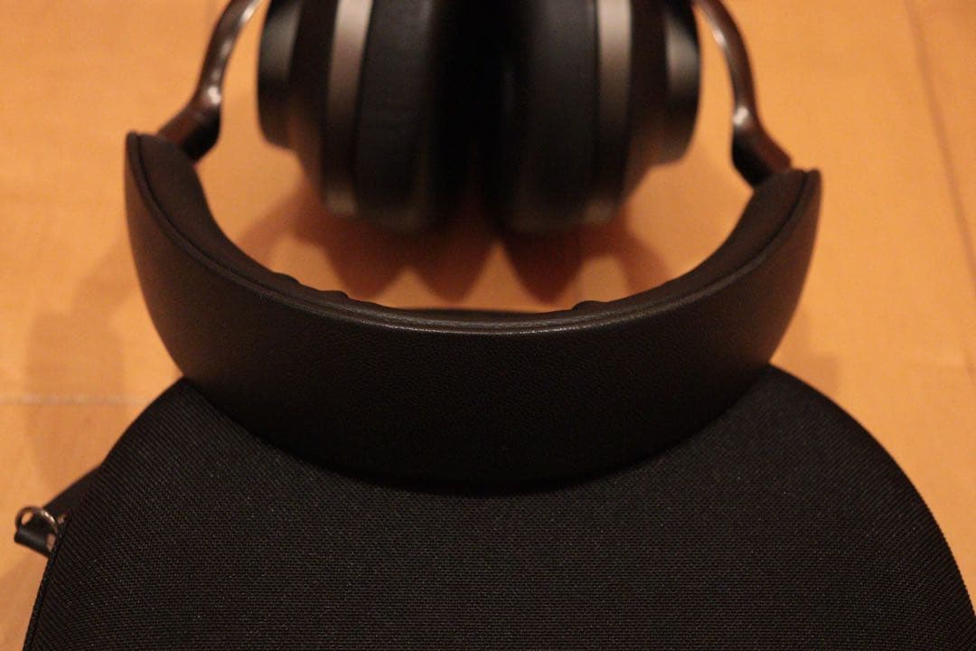 Bowers & Wilkins Px8 ワイヤレスヘッドホン