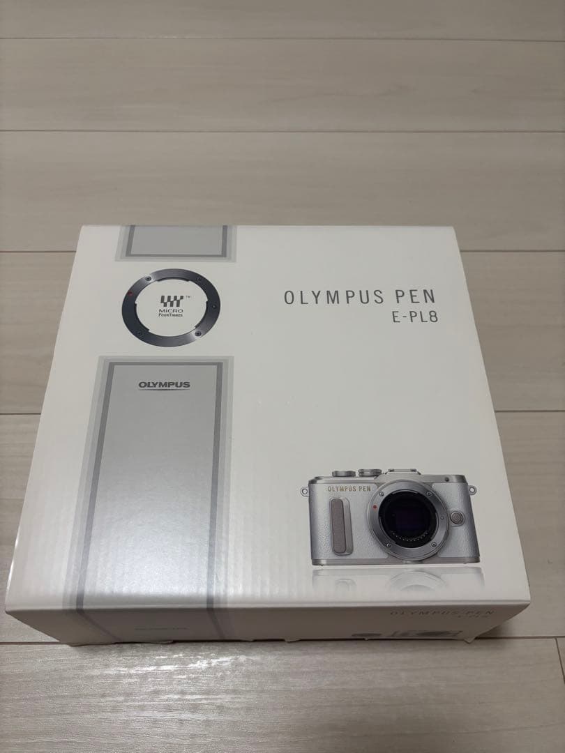OLYMPUS PEN E-PL8 本体と付属品