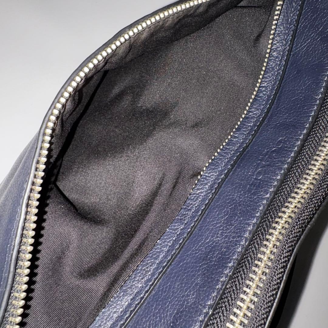 美品　コーチ　ショルダーバッグ　チャールズ スモール メッセンジャー　　レザー