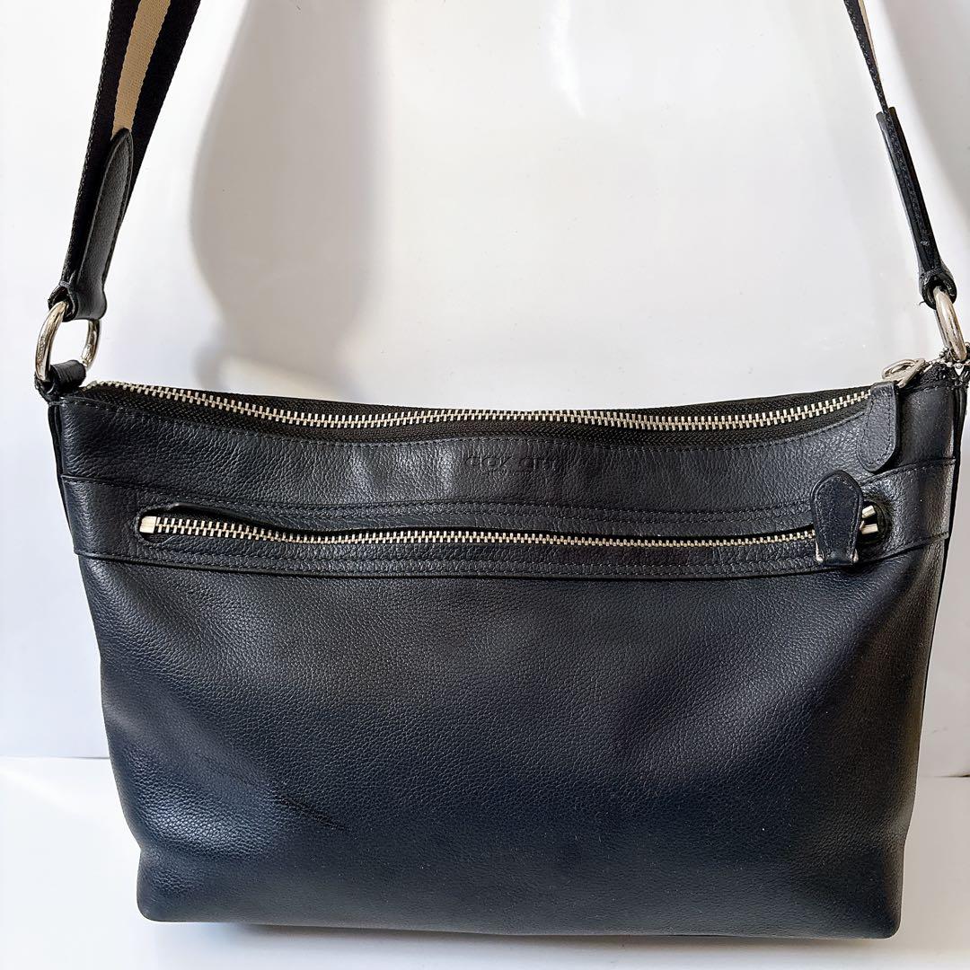 美品　コーチ　ショルダーバッグ　チャールズ スモール メッセンジャー　　レザー