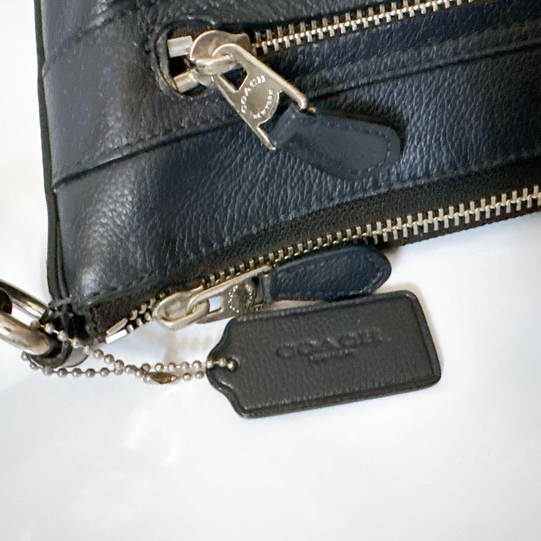 美品　コーチ　ショルダーバッグ　チャールズ スモール メッセンジャー　　レザー