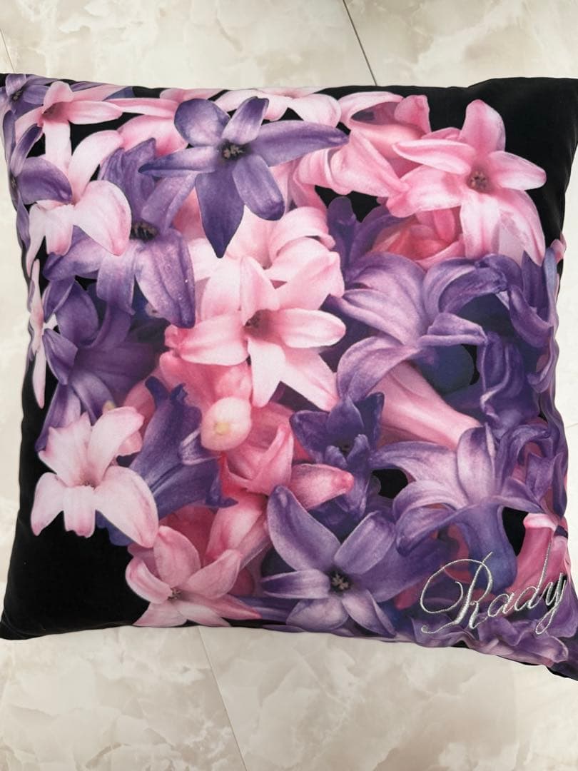 【新品未使用】花柄Rady クッション2個セット