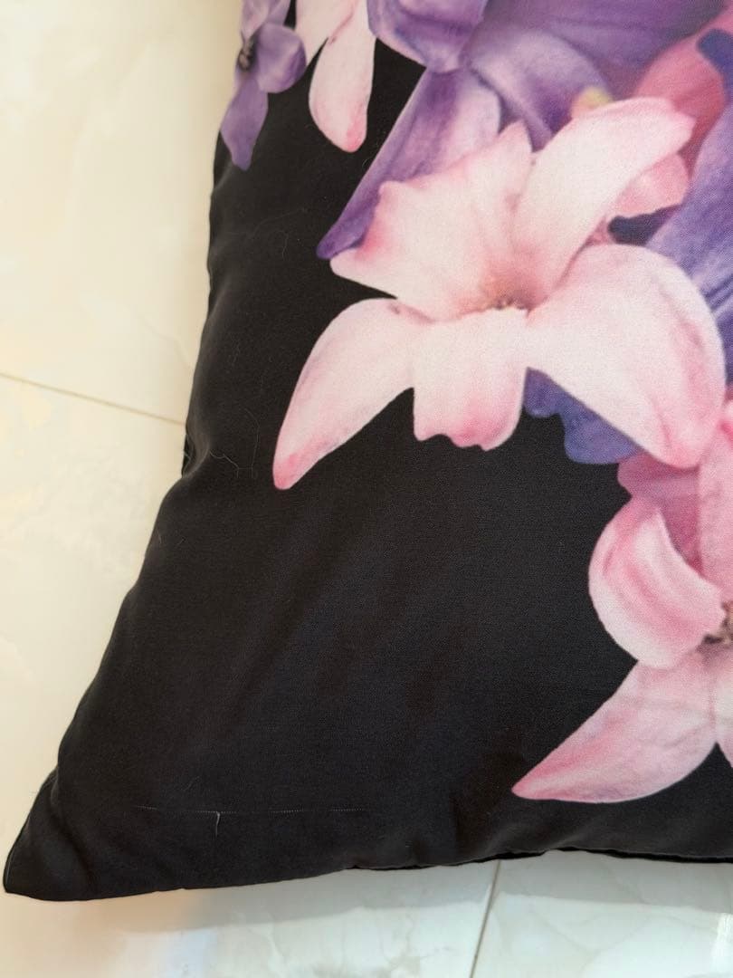 【新品未使用】花柄Rady クッション2個セット