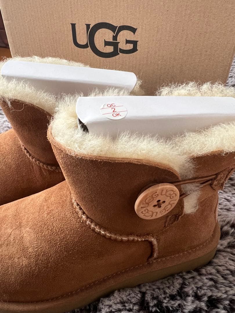 UGG W Mini Bailey Button II チェスナット 6