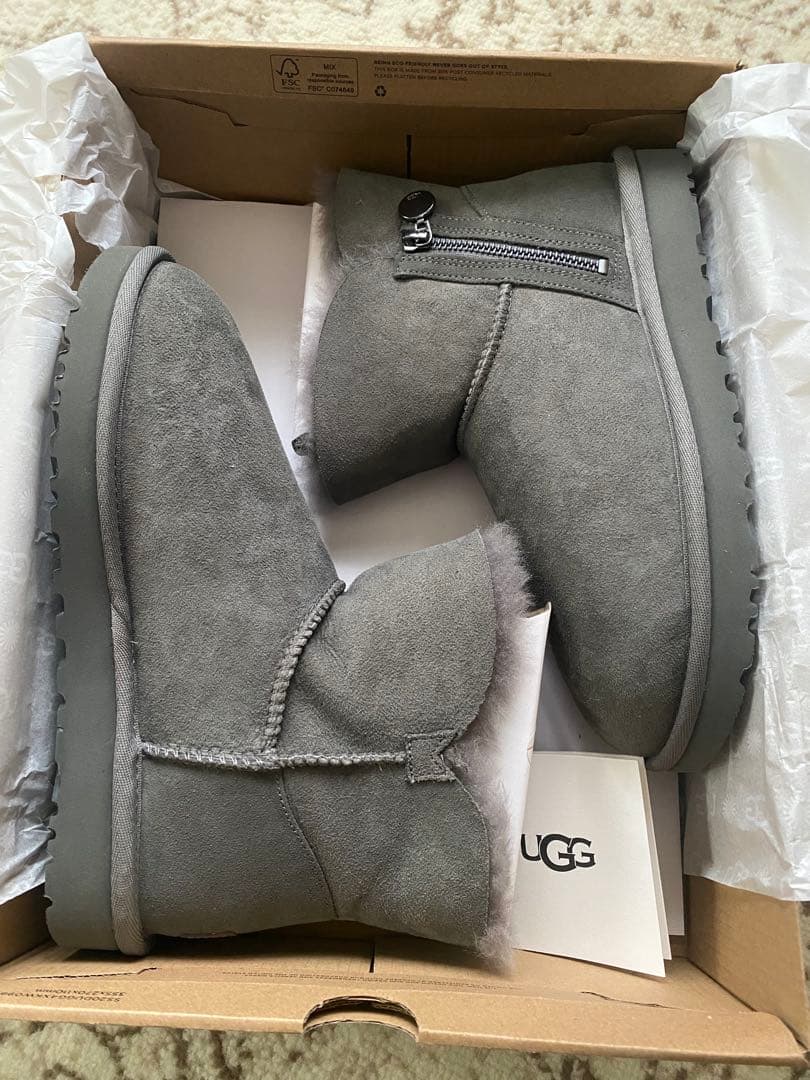 （新品未使用） UGG Bailey Zip Mini グレー　サイズ8