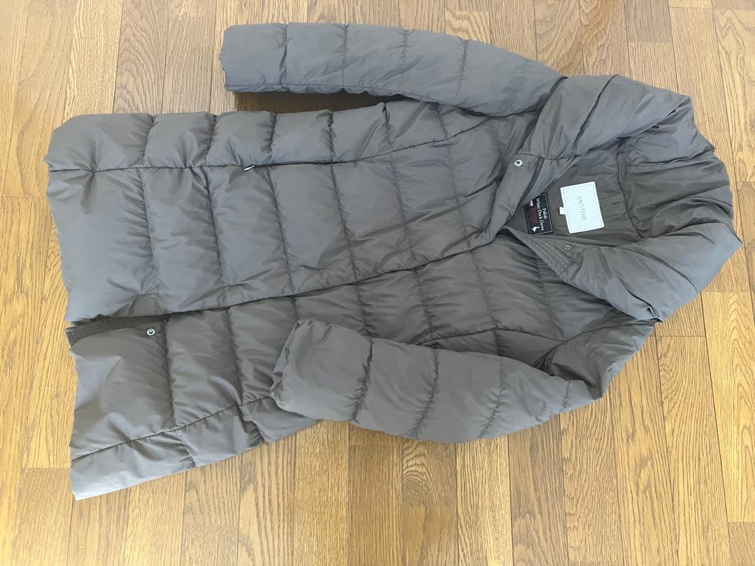 くじら　UNTITLED ホワイトダックダウン カーキ色　サイズ2