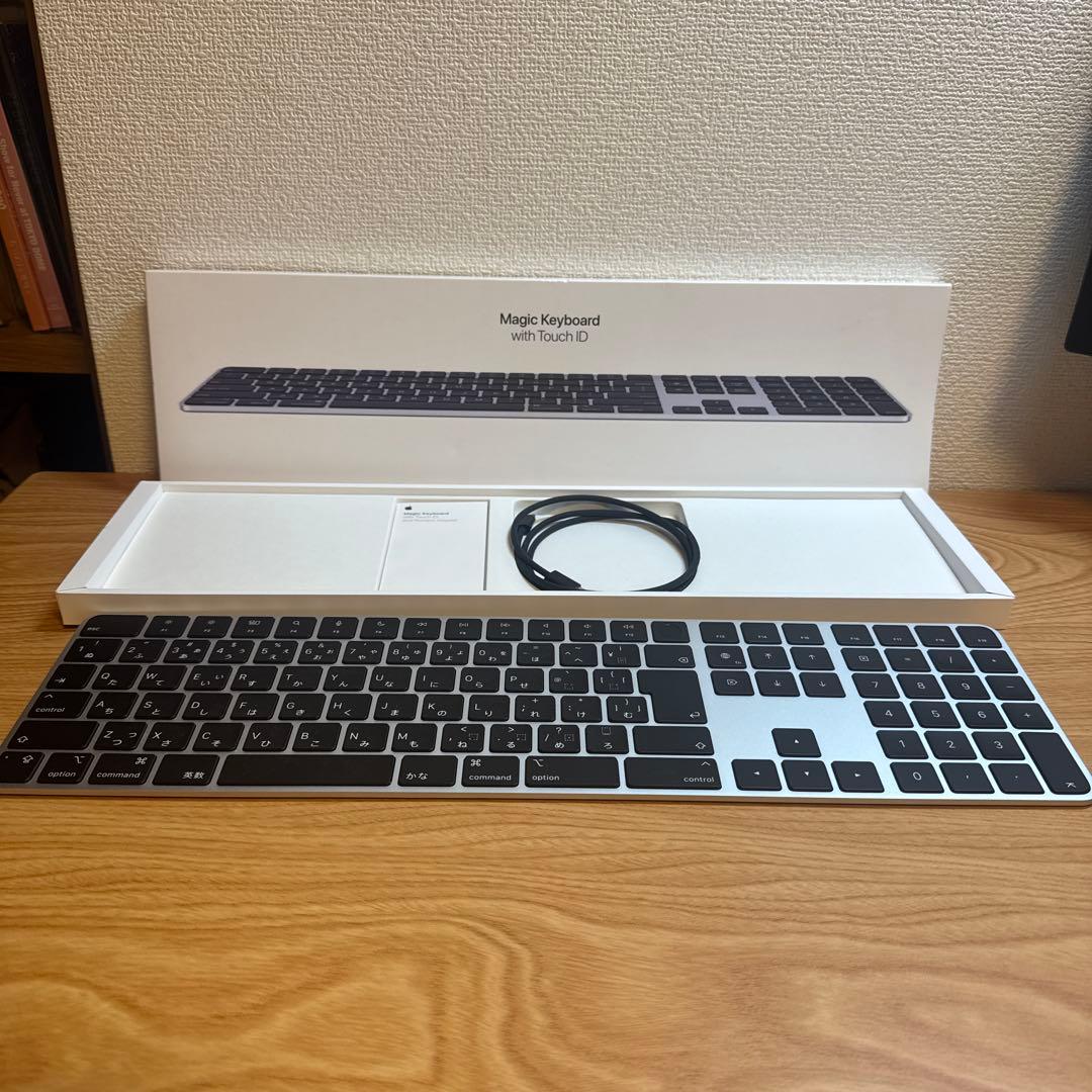 キーボード Magic Keyboard with Touch ID and Numeric