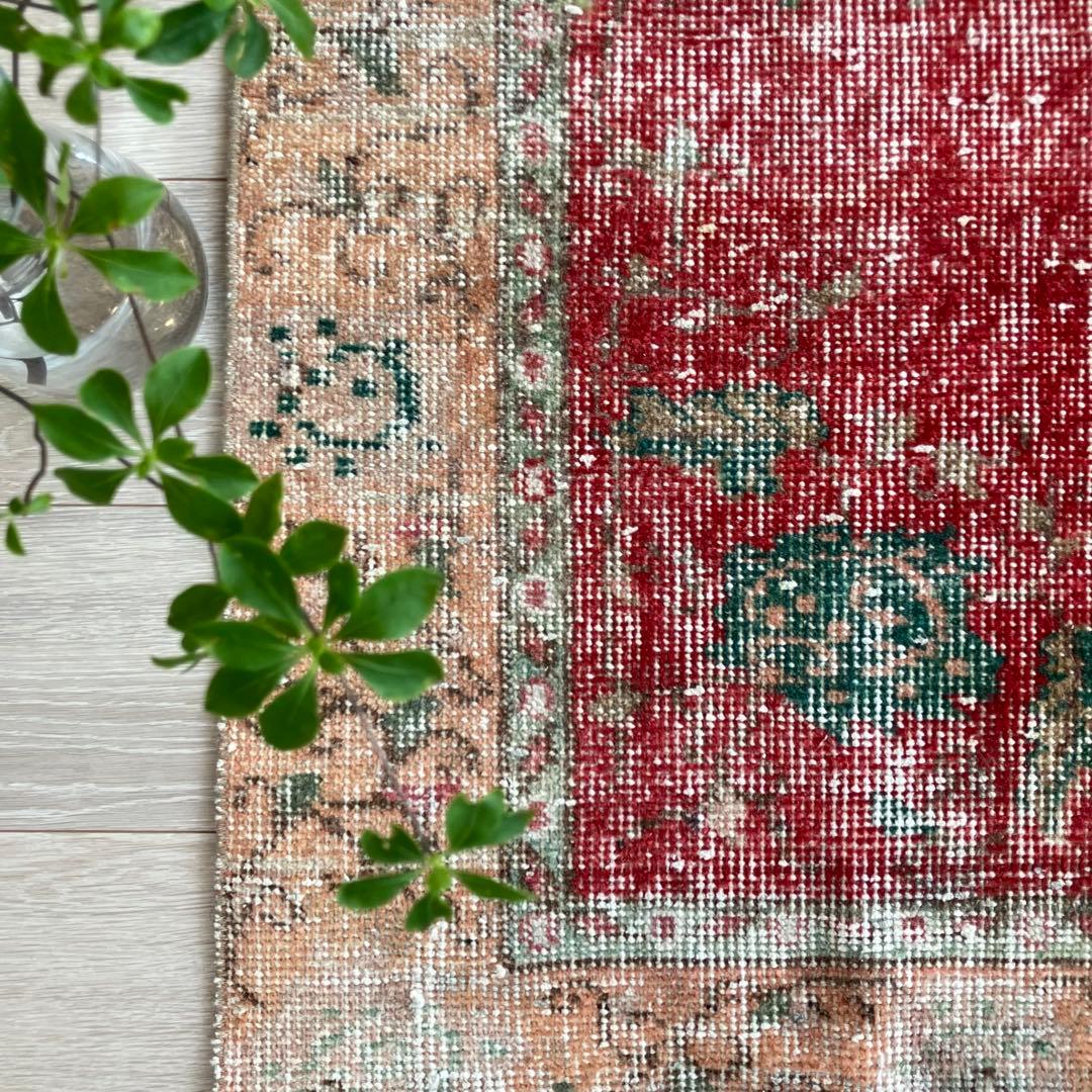 レア✳︎シャビーレッド　囲みコーラルオレンジ　フラワー　トルコヴィンテージラグ