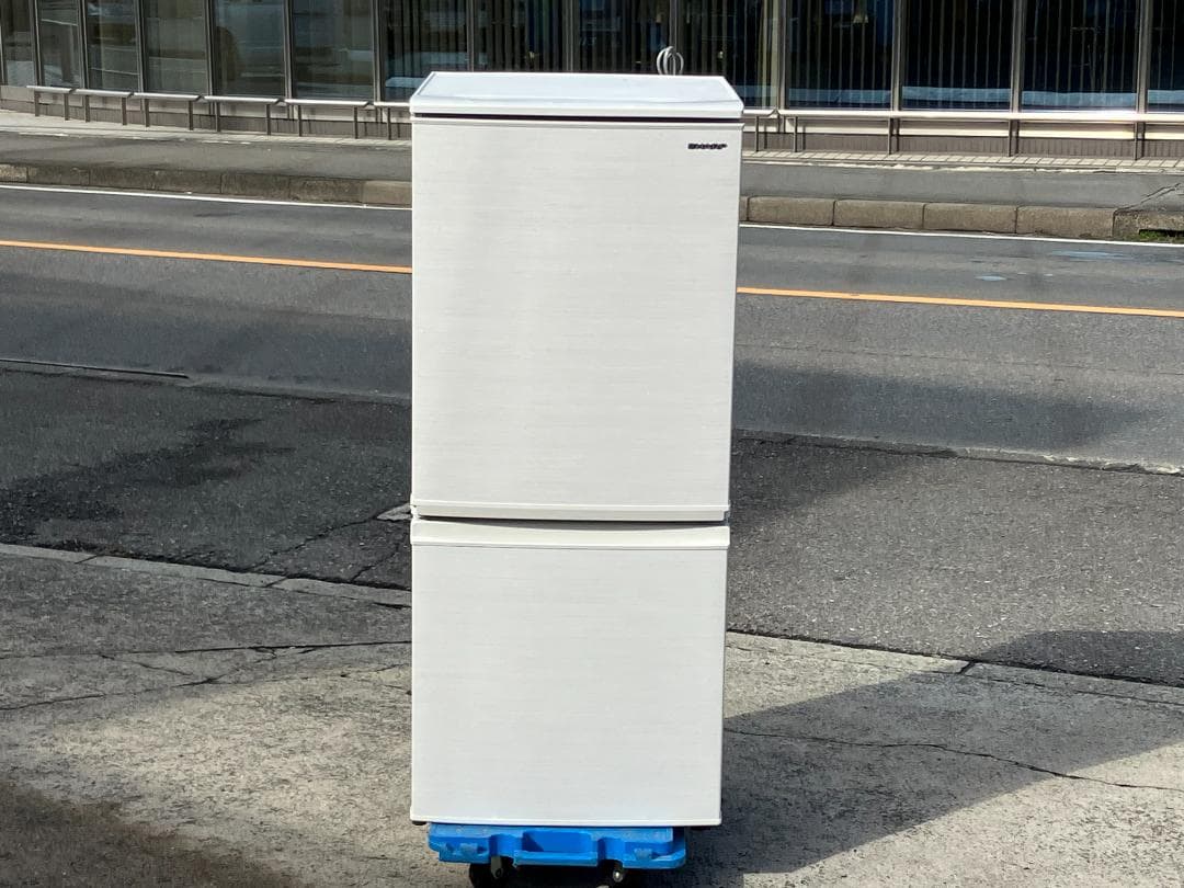 愛知岐阜/送料込★美品★シャープ 137L冷蔵庫　SJ-D14E-W　2019年