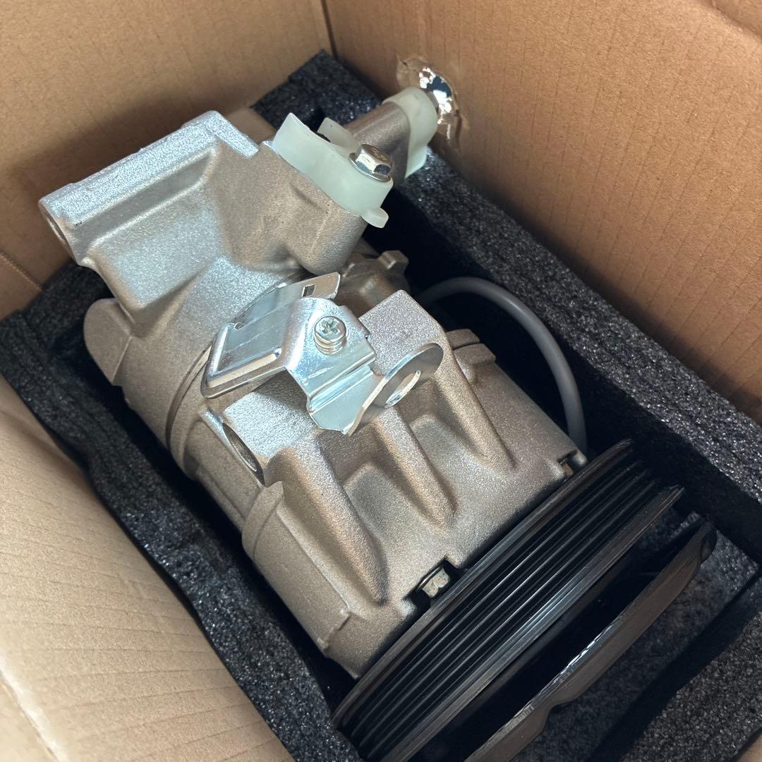 トヨタ カローラルミオン NZE151N エアコンコンプレッサー