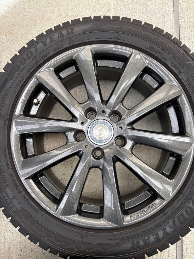 【匿名送料込】 バリ溝！2022年製アウディTTスタッドレスタイヤ