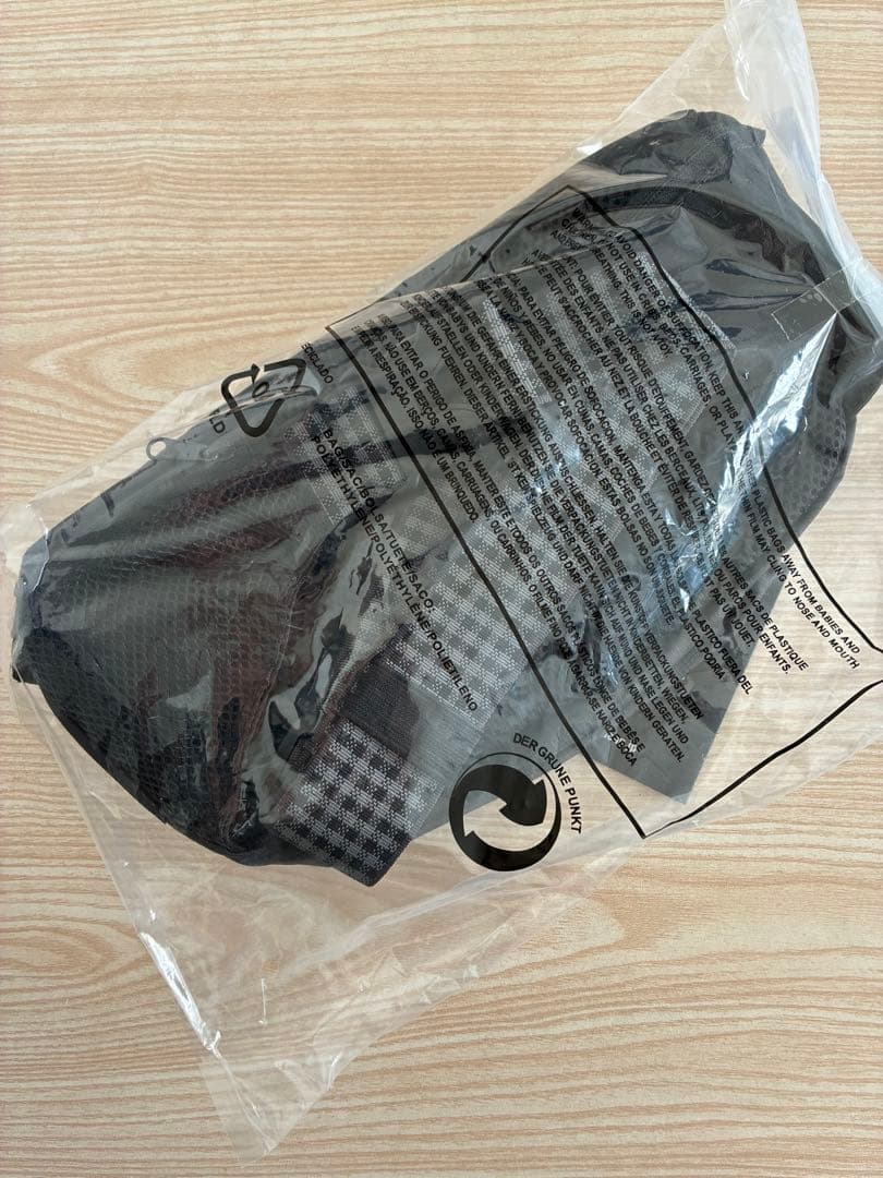 ファミリアfamiliar　ニューエラ　ボディバッグ