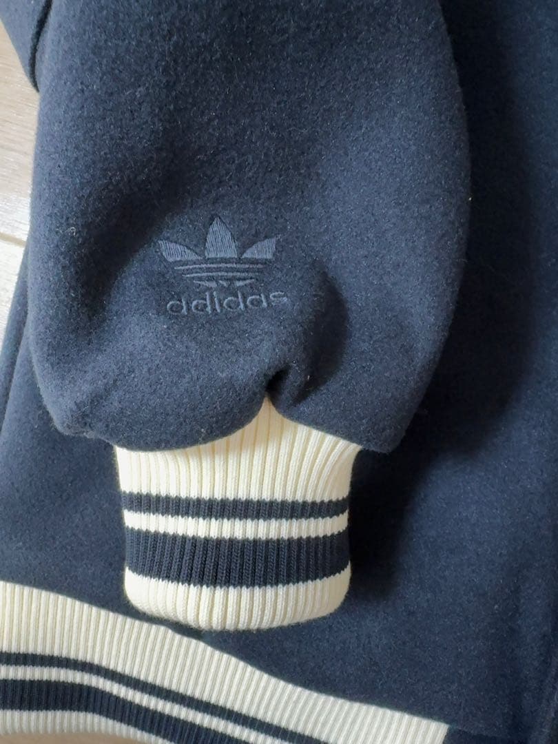 美品　adidasoriginals アウター　スタジャン　紺色　Lサイズ