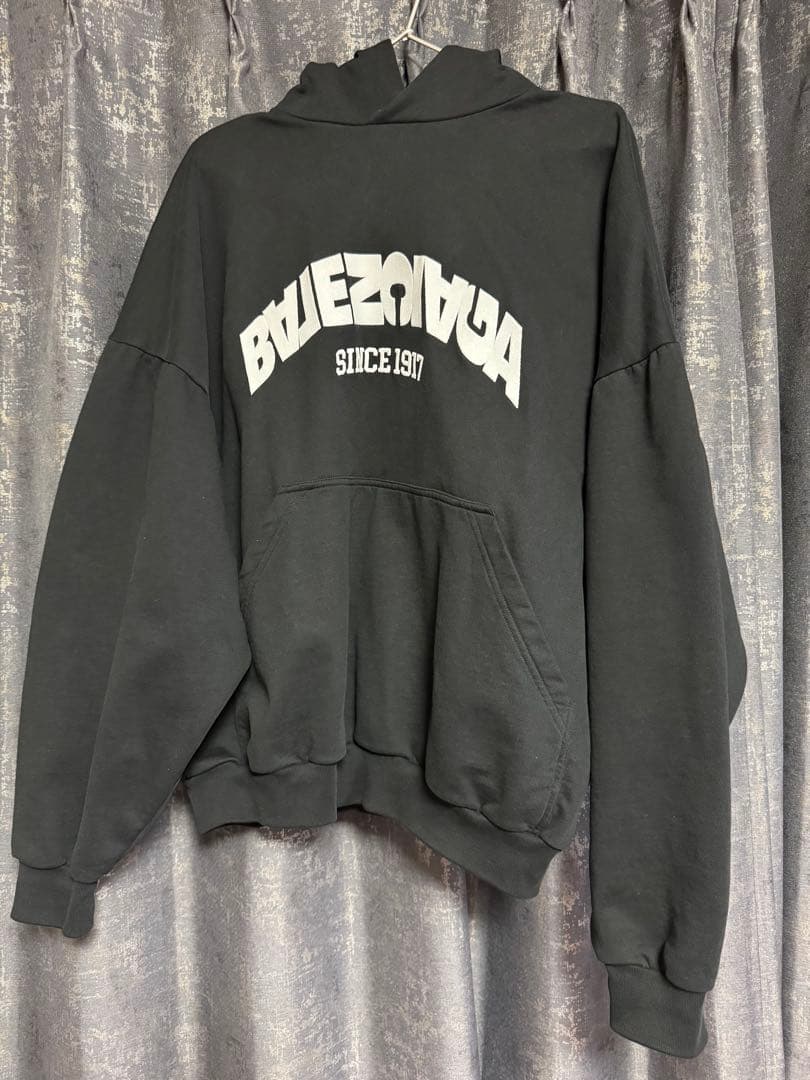 Balenciaga ブラック フード付きパーカー