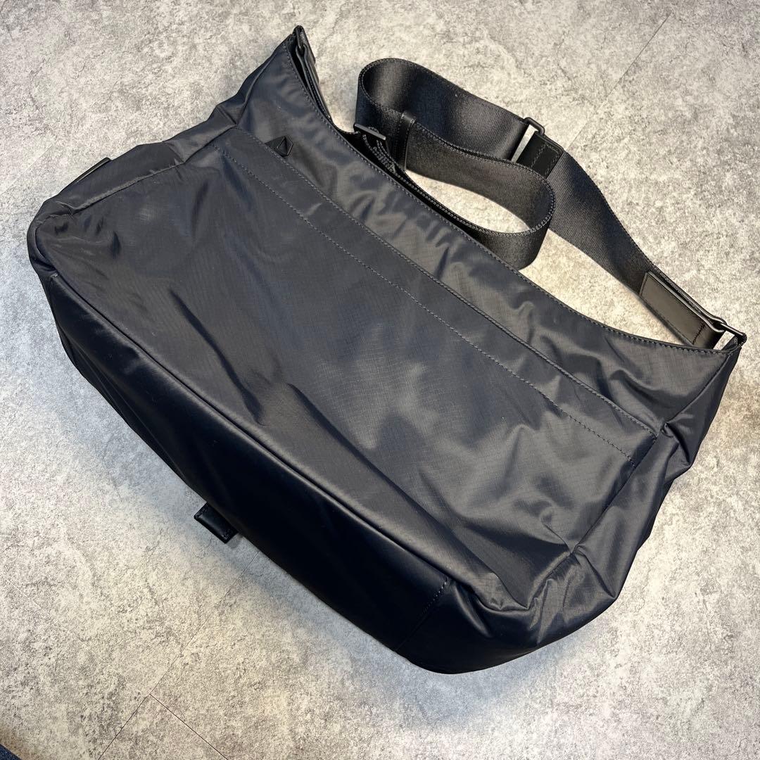 ほぼ未使用 paul smith ショルダーバッグ メッセンジャー 送料無料