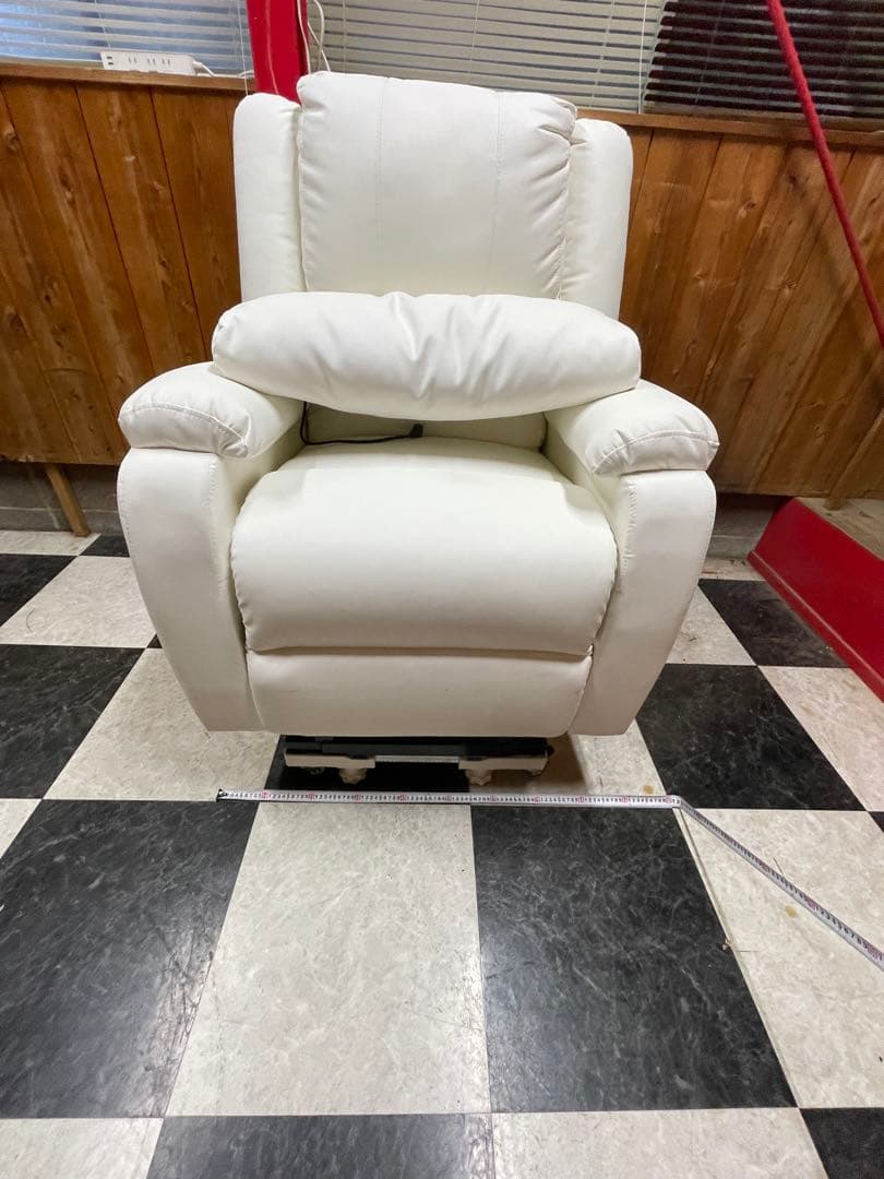 セブンビューティー　電動垂直昇降リクライニングチェア　オフホワイト