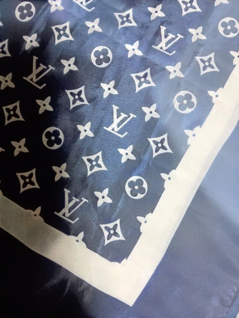 ✦ルイヴィトン・Scarf・ □大✦SILK．25日更にお値引❥ ★ヒロ様が確認