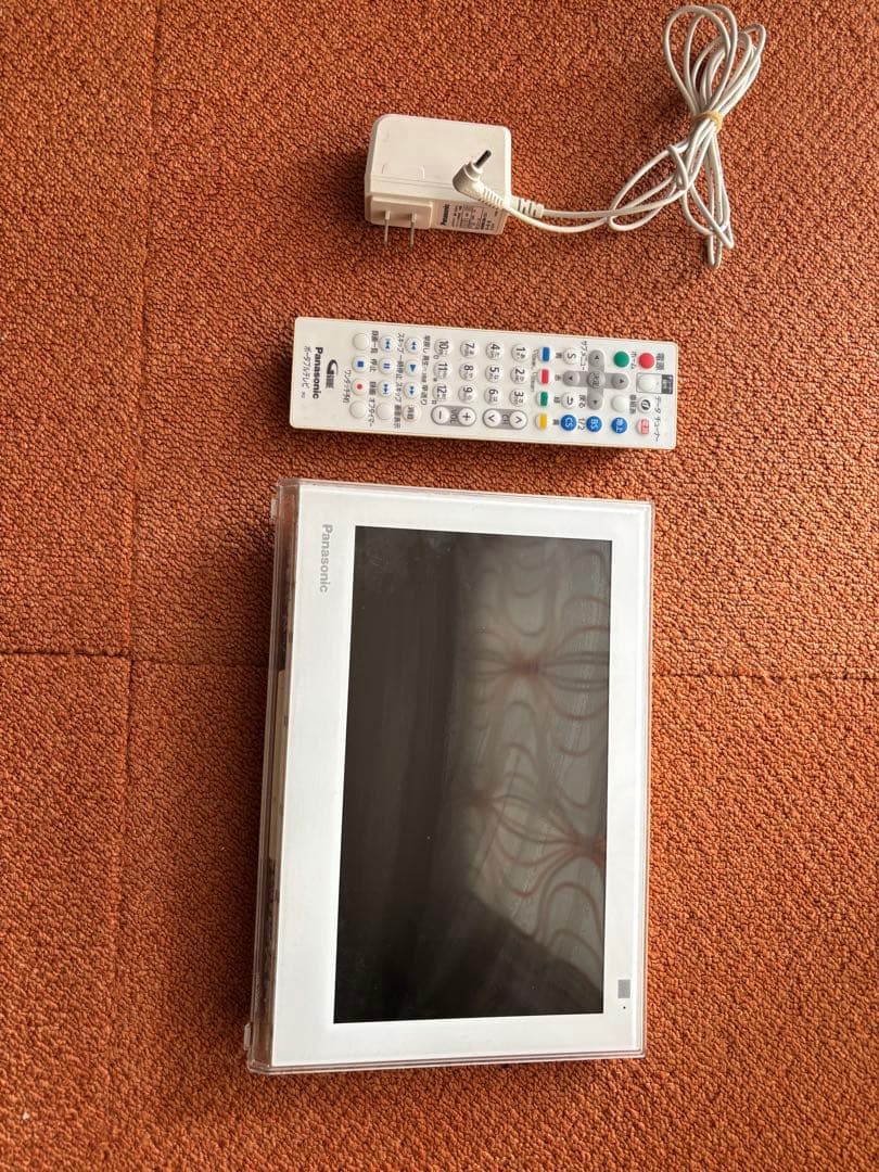 Panasonic プライベートビエラ UN-10E6D ポータブルテレビ