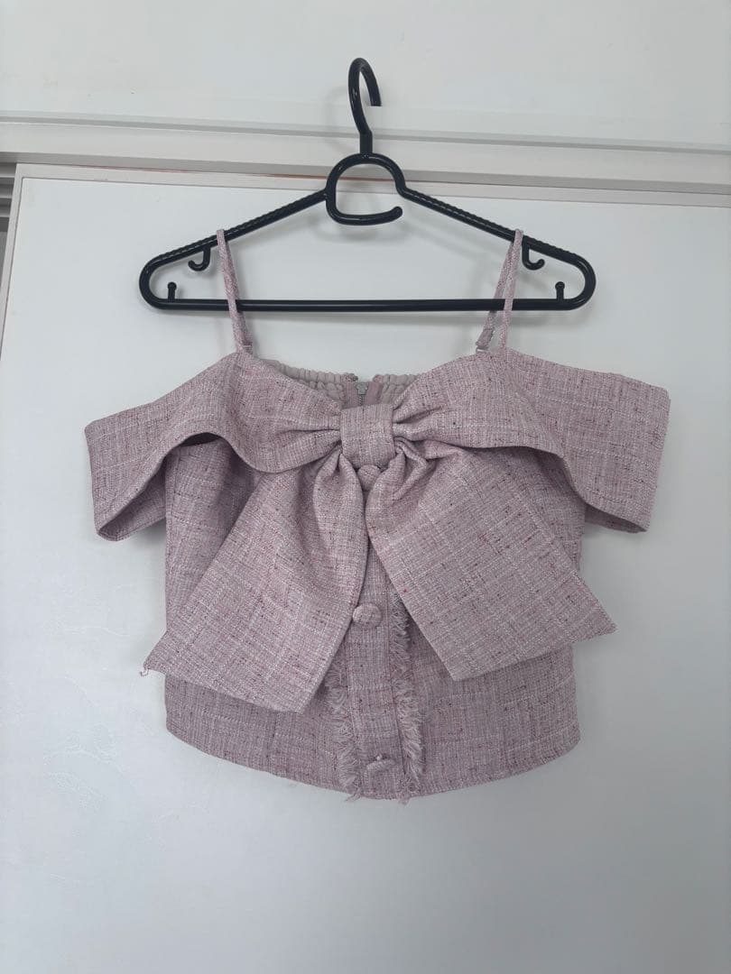 ピンクオフショルダーリボントップス LIP SERVICE