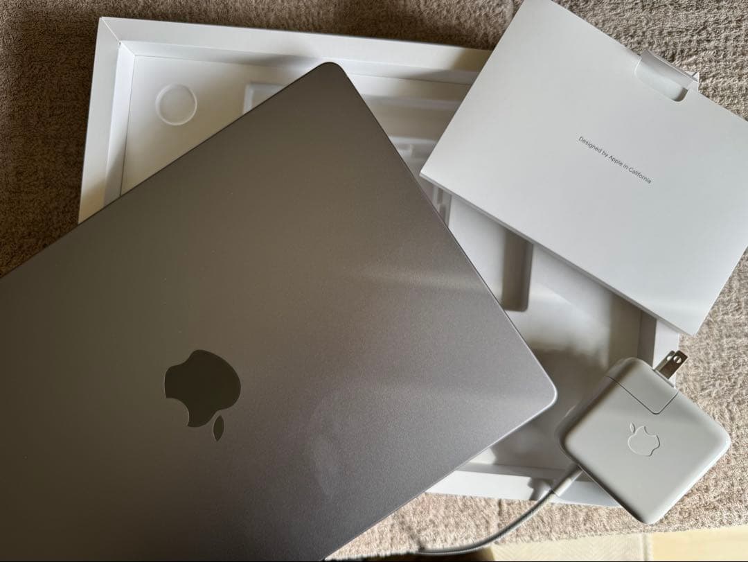 【美品】Macbook Pro M3 14インチ/8GB/512GB