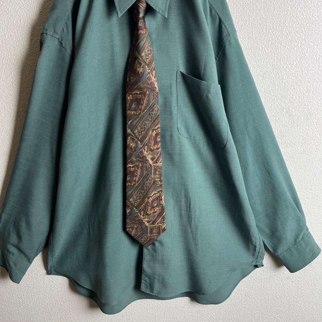 ネクタイシャツスイングトップ　幾何学模様総柄　くすみ色　襟袖切替　レトロ　古着