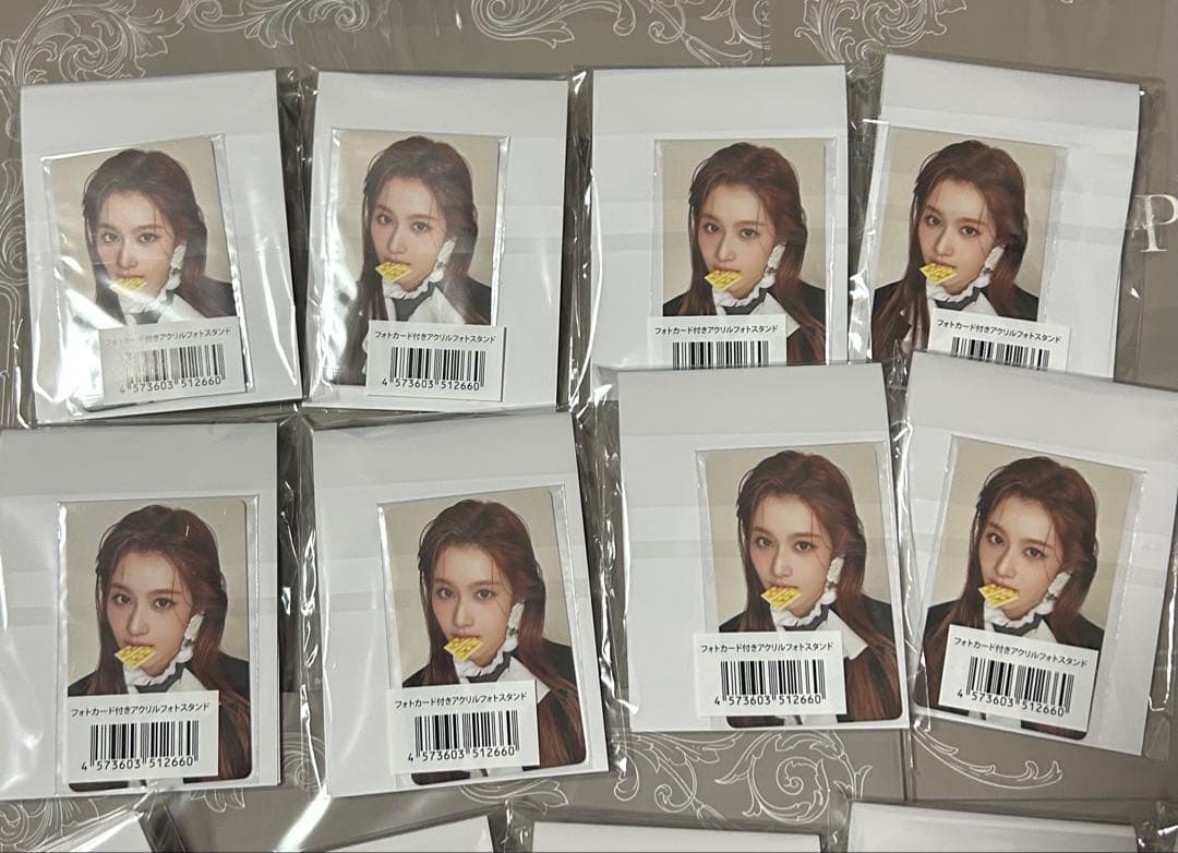 JYP ONLINE STORE特典フォトカード付きアクリルフォトスタンド　サナ