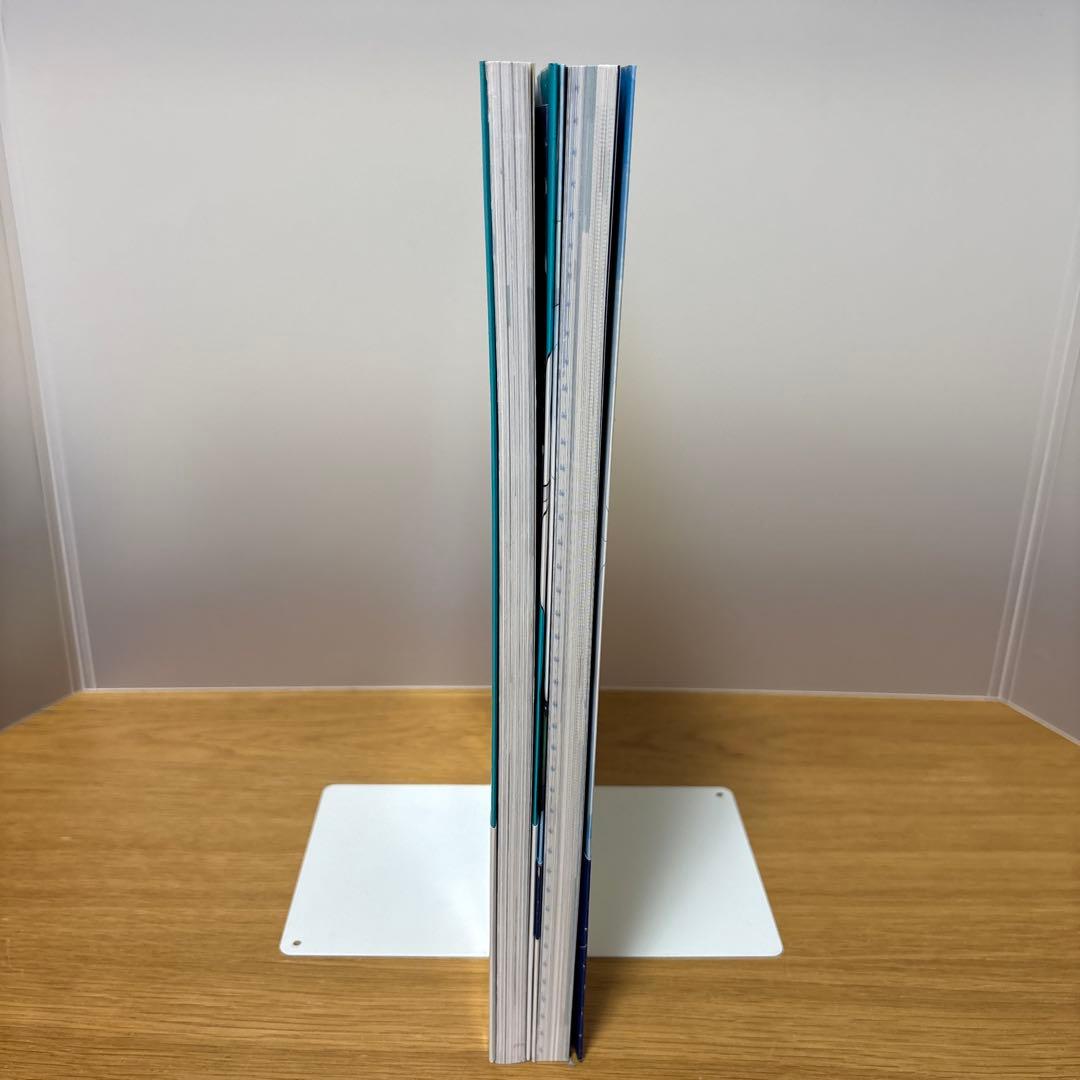 ユーリ!!! ON ICE 公式ガイドブック　公式ファンブック　2冊セット