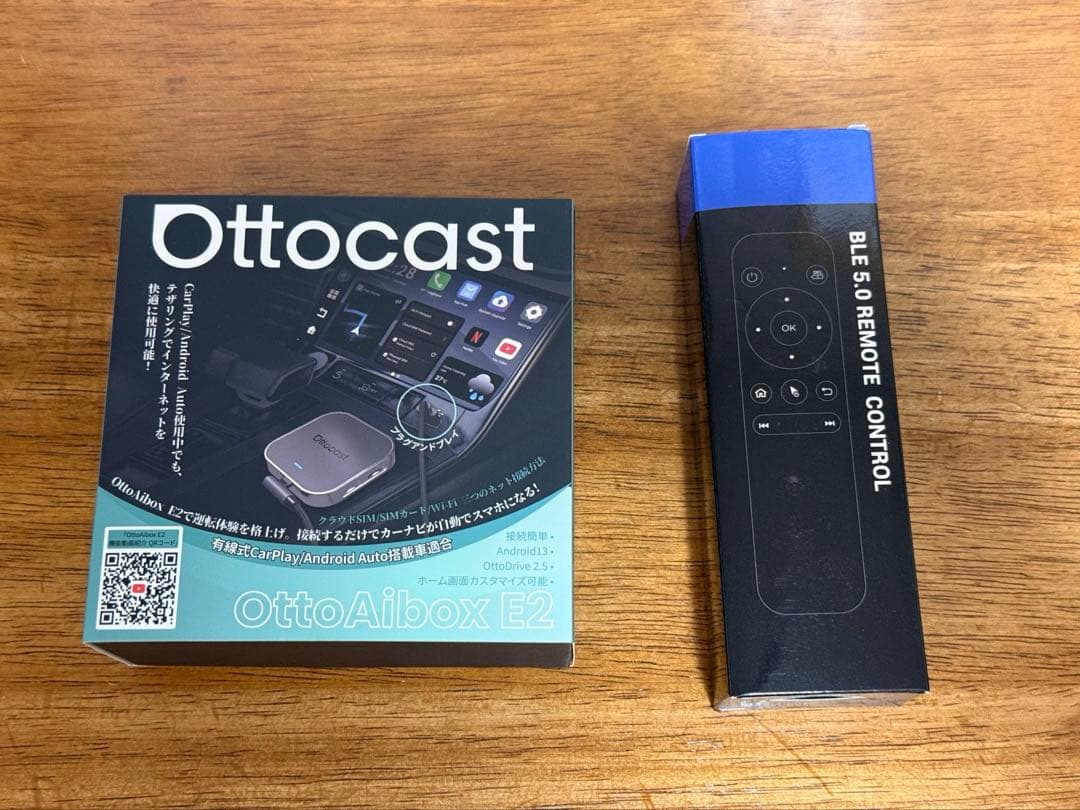 Ottocast OttoAlbox E2 本体とリモコン