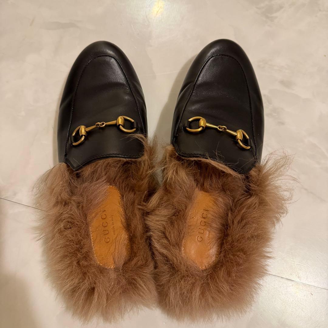 GUCCI ブラック ローファー ファー付き