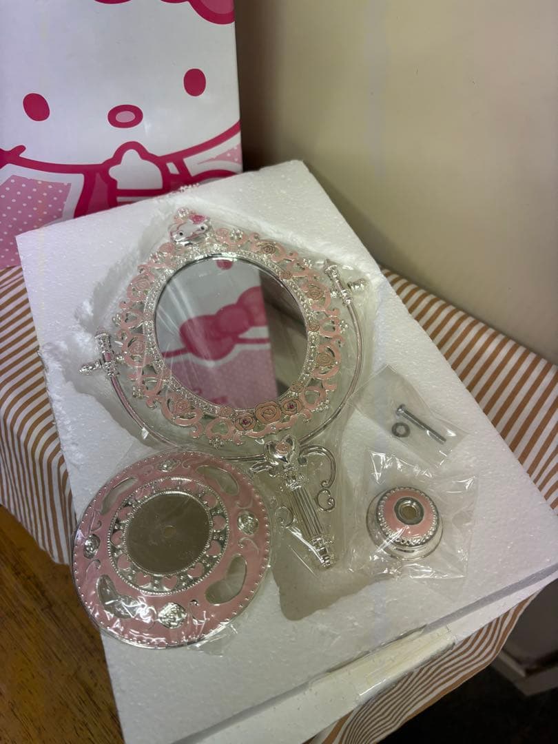 サンリオポイントカード景品　キティの卓上ミラー
