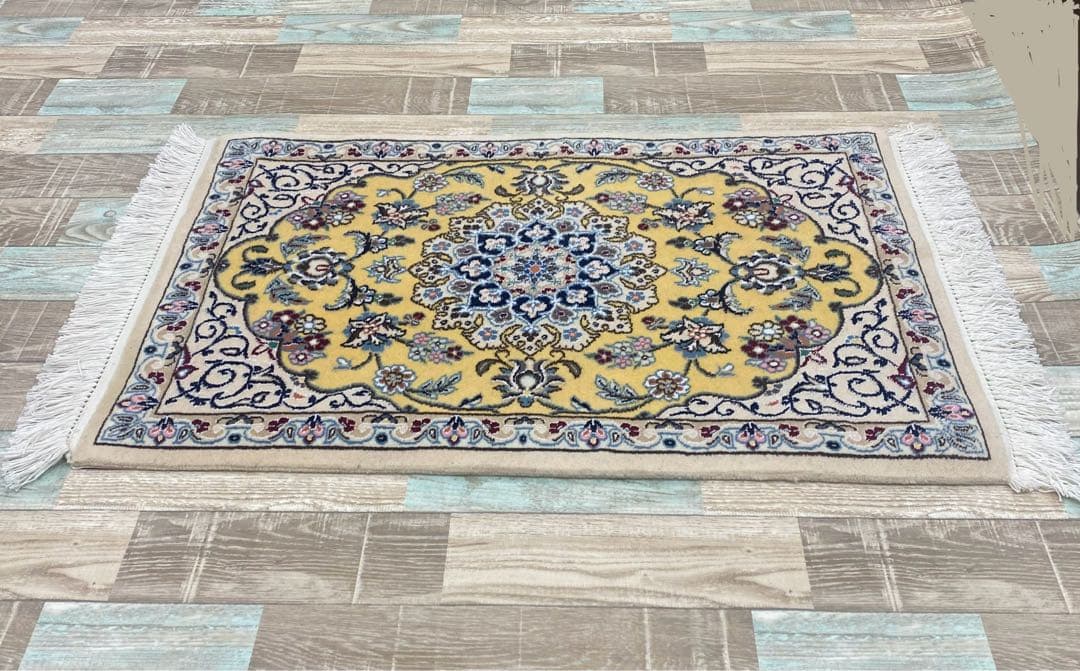 ★ペルシャ絨毯★人気の色柄手織りウール＆シルクナイン産ペルシャ絨毯