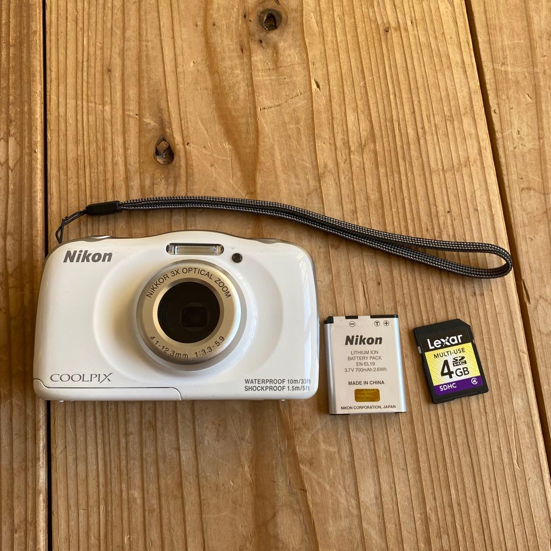 美品　Nikon COOLPIX S33 防水デジタルカメラ　おまけ付き