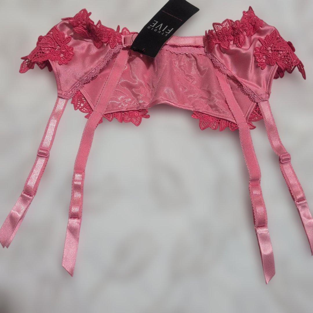 スタディオファイブ　ピンク花柄刺繍ブラ・Tバック・ガーターベルト3セット　C75