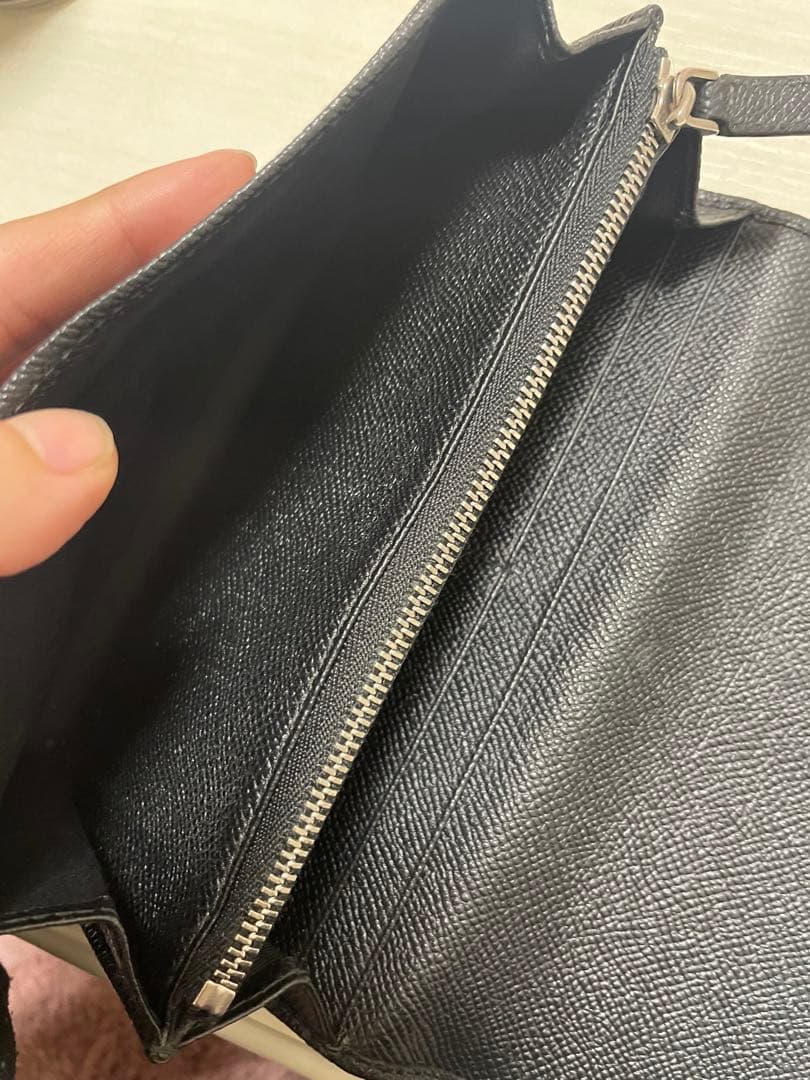 ブラック 合成皮革 二つ折り長財布