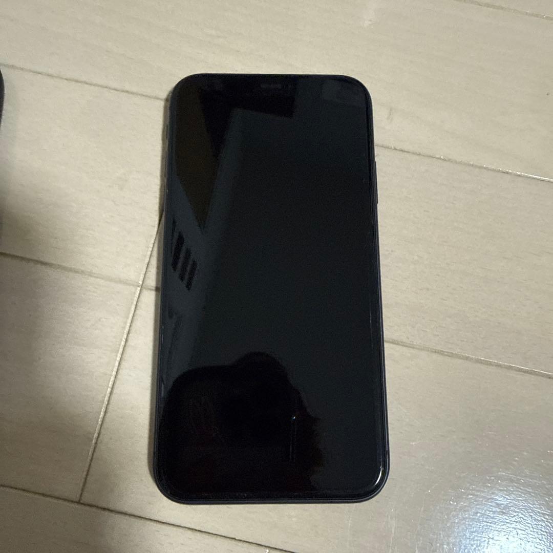 S*）様 iPhone11ブラック本体
