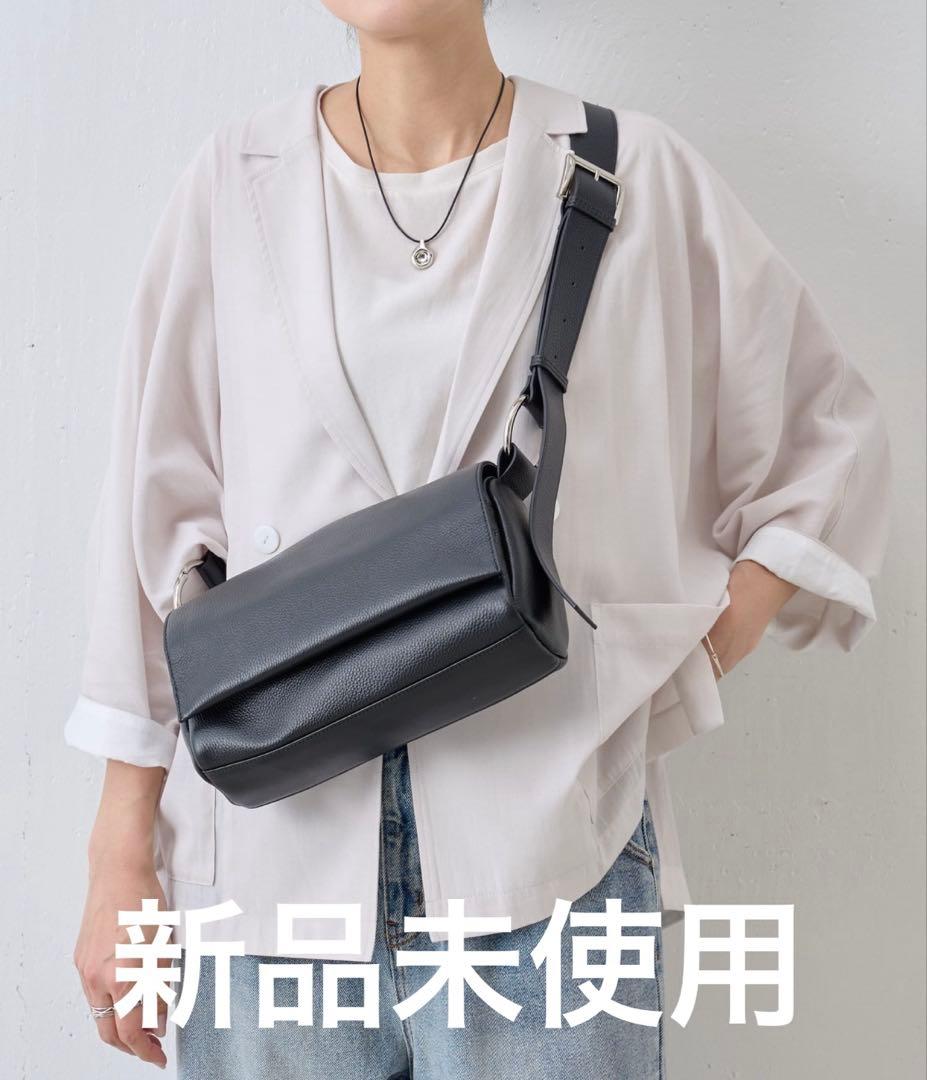 新品 ビアズリー beardsley レザー ボディバッグ　ショルダーバッグ　黒