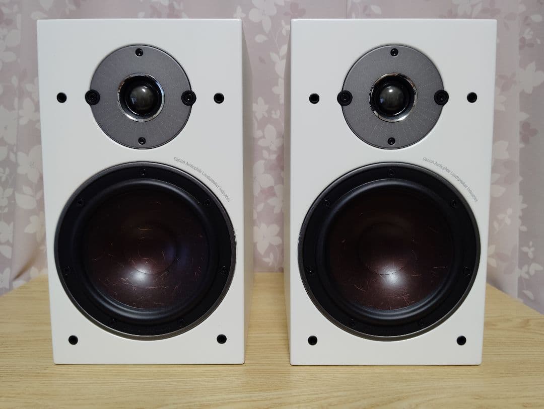 ダリ　オベロン3 ホワイト