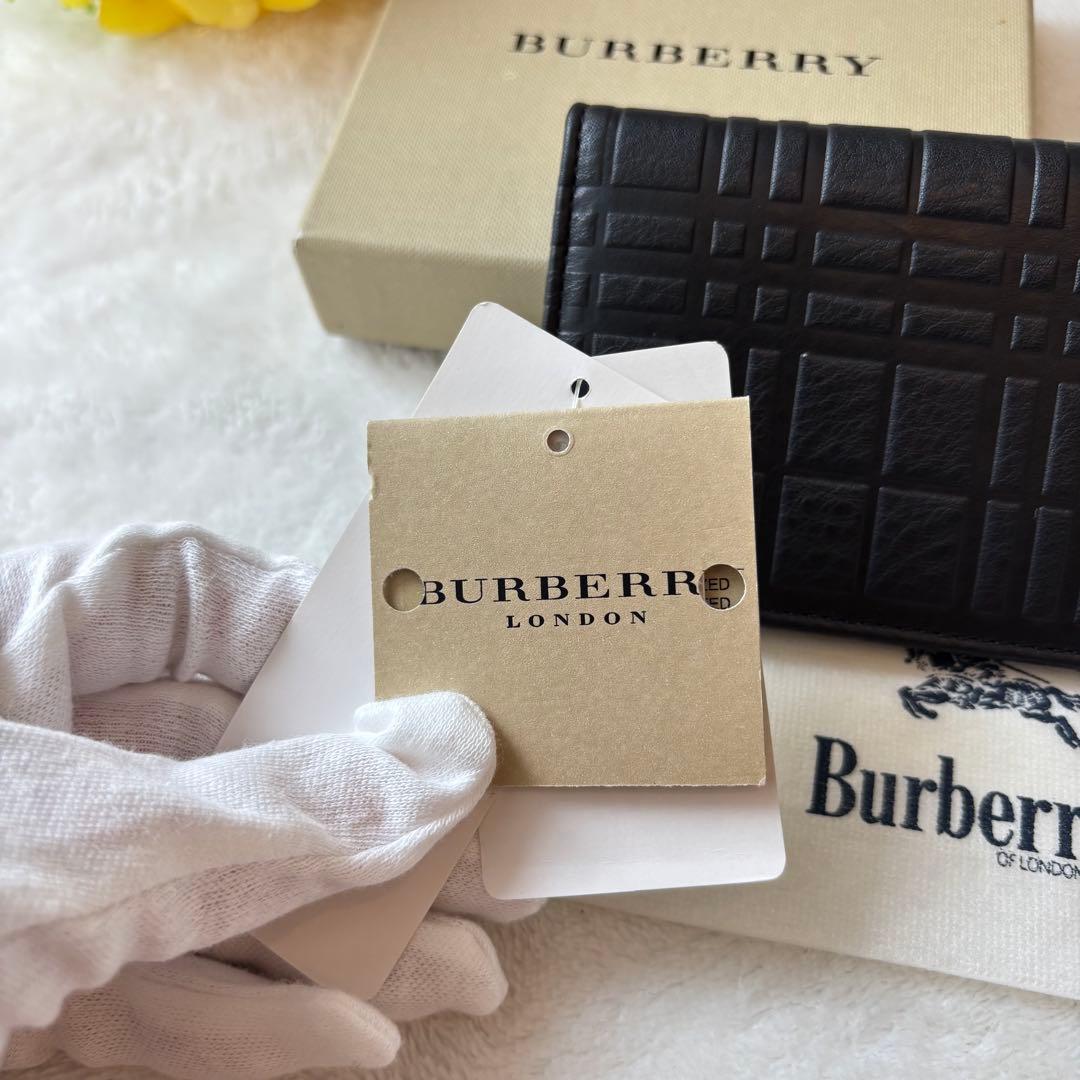 Burberry バーバリー　ブラック　パスポート　エンボスチェック　名刺入れ